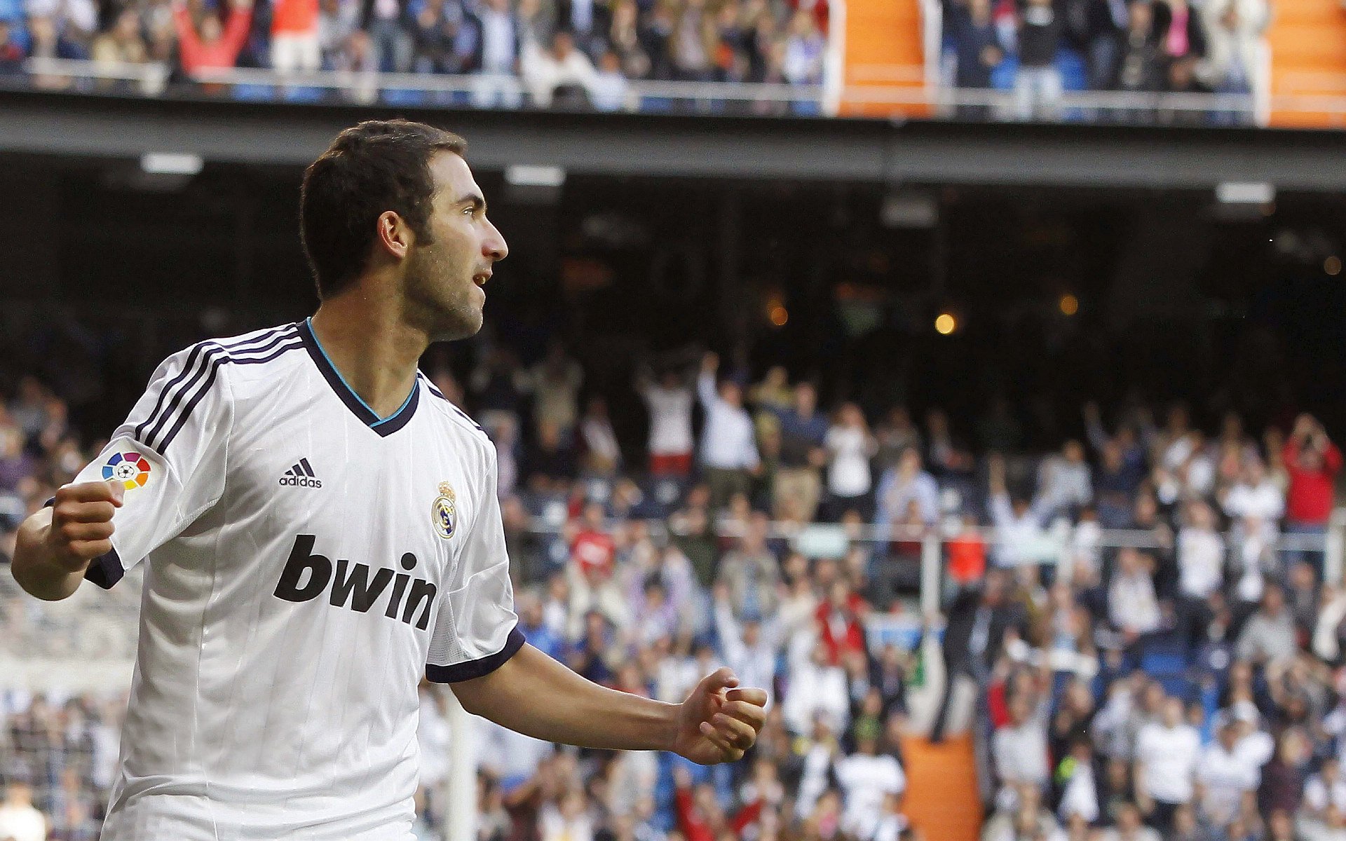 史上“最牛”篮下封盖:斯托亚科维奇在对阵勇士时完美封堵对手关键投篮!